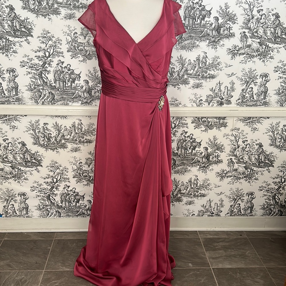 Jade by Jasmine full length peony colored formal dress size 14